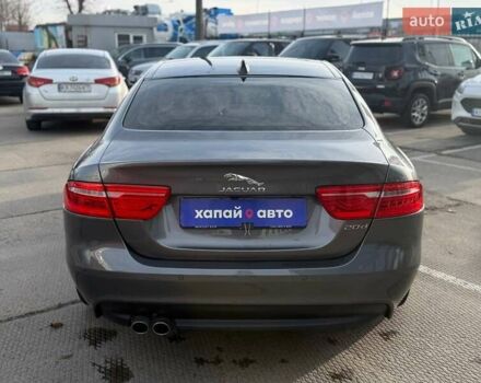 Серый Ягуар XE, объемом двигателя 2 л и пробегом 121 тыс. км за 16300 $, фото 5 на Automoto.ua