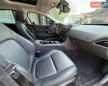 Сірий Ягуар XE, об'ємом двигуна 3 л та пробігом 82 тис. км за 20000 $, фото 53 на Automoto.ua