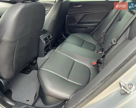 Серый Ягуар XE, объемом двигателя 2 л и пробегом 147 тыс. км за 13500 $, фото 29 на Automoto.ua