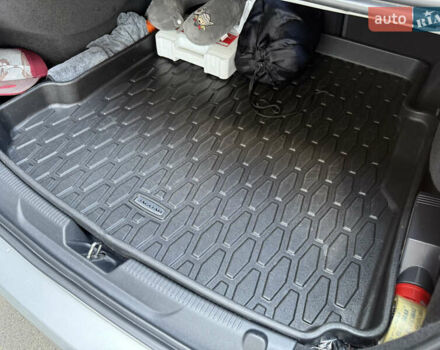 Сірий Ягуар XE, об'ємом двигуна 3 л та пробігом 82 тис. км за 20000 $, фото 80 на Automoto.ua