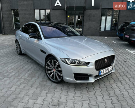 Сірий Ягуар XE, об'ємом двигуна 3 л та пробігом 82 тис. км за 20000 $, фото 5 на Automoto.ua