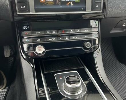 Серый Ягуар XE, объемом двигателя 2 л и пробегом 147 тыс. км за 13500 $, фото 16 на Automoto.ua