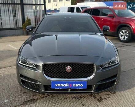 Серый Ягуар XE, объемом двигателя 2 л и пробегом 121 тыс. км за 16300 $, фото 1 на Automoto.ua