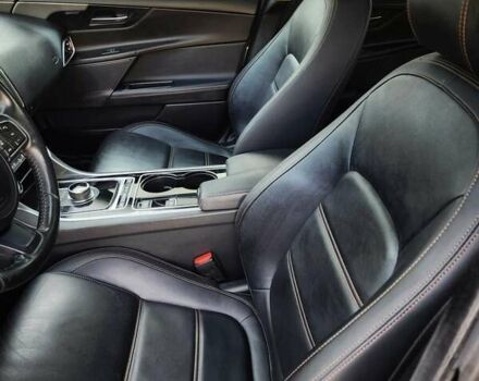 Серый Ягуар XE, объемом двигателя 2 л и пробегом 130 тыс. км за 16200 $, фото 21 на Automoto.ua