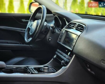 Серый Ягуар XE, объемом двигателя 2 л и пробегом 130 тыс. км за 16200 $, фото 18 на Automoto.ua