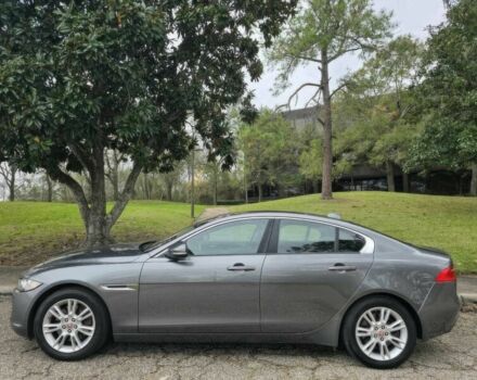 Серый Ягуар XE, объемом двигателя 2 л и пробегом 50 тыс. км за 3750 $, фото 2 на Automoto.ua