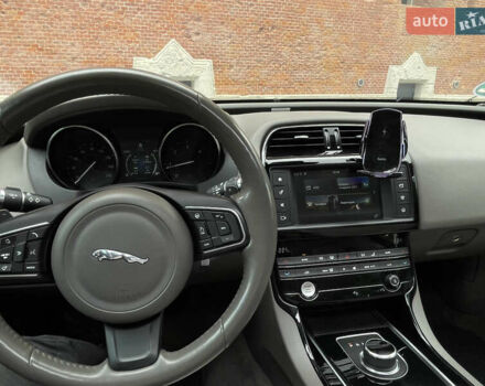 Серый Ягуар XE, объемом двигателя 2 л и пробегом 94 тыс. км за 15000 $, фото 27 на Automoto.ua
