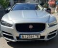 Серый Ягуар XE, объемом двигателя 2 л и пробегом 34 тыс. км за 18500 $, фото 1 на Automoto.ua