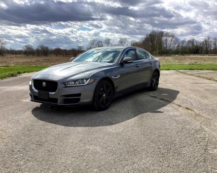 Серый Ягуар XE, объемом двигателя 2 л и пробегом 33 тыс. км за 9000 $, фото 2 на Automoto.ua