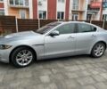 Серый Ягуар XE, объемом двигателя 2 л и пробегом 34 тыс. км за 18500 $, фото 2 на Automoto.ua