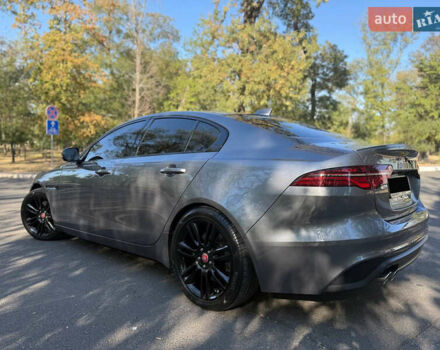 Серый Ягуар XE, объемом двигателя 2 л и пробегом 45 тыс. км за 27500 $, фото 6 на Automoto.ua