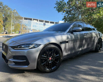 Серый Ягуар XE, объемом двигателя 2 л и пробегом 45 тыс. км за 27500 $, фото 2 на Automoto.ua