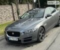 Серый Ягуар XE, объемом двигателя 2 л и пробегом 101 тыс. км за 21800 $, фото 1 на Automoto.ua