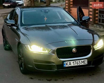 Сірий Ягуар XE, об'ємом двигуна 2 л та пробігом 125 тис. км за 18800 $, фото 3 на Automoto.ua