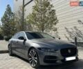 Серый Ягуар XE, объемом двигателя 2 л и пробегом 133 тыс. км за 18000 $, фото 1 на Automoto.ua