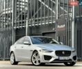 Серый Ягуар XE, объемом двигателя 2 л и пробегом 65 тыс. км за 18000 $, фото 1 на Automoto.ua