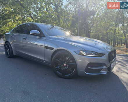 Серый Ягуар XE, объемом двигателя 2 л и пробегом 45 тыс. км за 27500 $, фото 3 на Automoto.ua