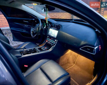 Сірий Ягуар XE, об'ємом двигуна 2 л та пробігом 125 тис. км за 18800 $, фото 20 на Automoto.ua