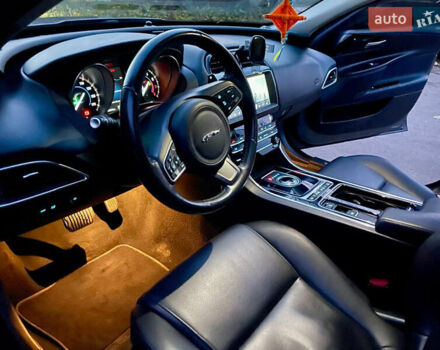 Сірий Ягуар XE, об'ємом двигуна 2 л та пробігом 125 тис. км за 18800 $, фото 23 на Automoto.ua