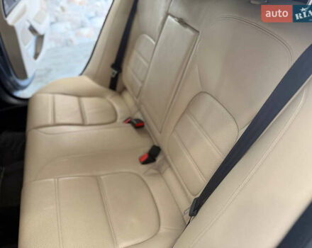 Серый Ягуар XE, объемом двигателя 2 л и пробегом 45 тыс. км за 27500 $, фото 13 на Automoto.ua