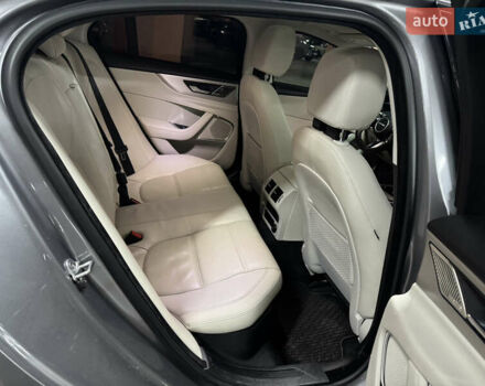 Серый Ягуар XE, объемом двигателя 2 л и пробегом 85 тыс. км за 21300 $, фото 14 на Automoto.ua