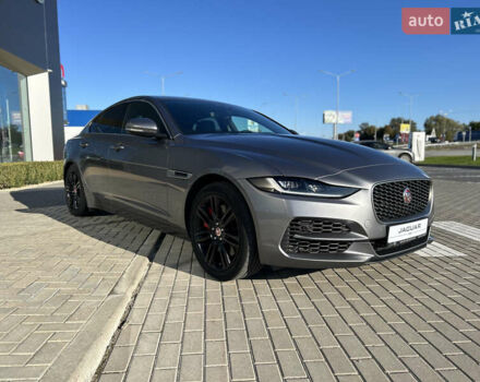 Серый Ягуар XE, объемом двигателя 2 л и пробегом 23 тыс. км за 28700 $, фото 4 на Automoto.ua
