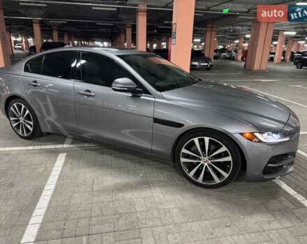 Серый Ягуар XE, объемом двигателя 2 л и пробегом 85 тыс. км за 21300 $, фото 7 на Automoto.ua