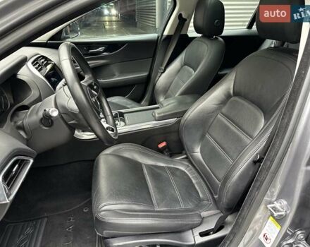 Серый Ягуар XE, объемом двигателя 2 л и пробегом 95 тыс. км за 21500 $, фото 20 на Automoto.ua