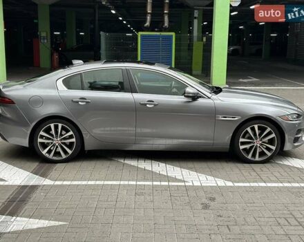 Серый Ягуар XE, объемом двигателя 2 л и пробегом 95 тыс. км за 21500 $, фото 14 на Automoto.ua