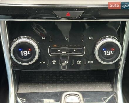 Серый Ягуар XE, объемом двигателя 2 л и пробегом 95 тыс. км за 21500 $, фото 32 на Automoto.ua