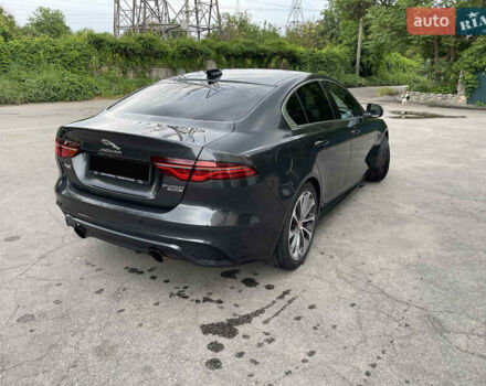 Сірий Ягуар XE, об'ємом двигуна 2 л та пробігом 42 тис. км за 29999 $, фото 3 на Automoto.ua