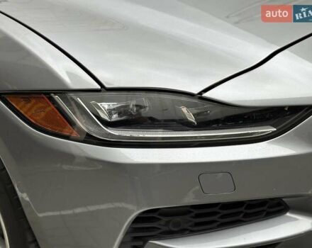 Серый Ягуар XE, объемом двигателя 2 л и пробегом 95 тыс. км за 21500 $, фото 16 на Automoto.ua