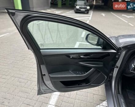 Серый Ягуар XE, объемом двигателя 2 л и пробегом 95 тыс. км за 21500 $, фото 17 на Automoto.ua