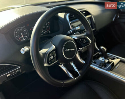 Серый Ягуар XE, объемом двигателя 2 л и пробегом 23 тыс. км за 28700 $, фото 10 на Automoto.ua