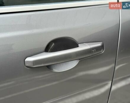 Серый Ягуар XE, объемом двигателя 2 л и пробегом 95 тыс. км за 21500 $, фото 6 на Automoto.ua