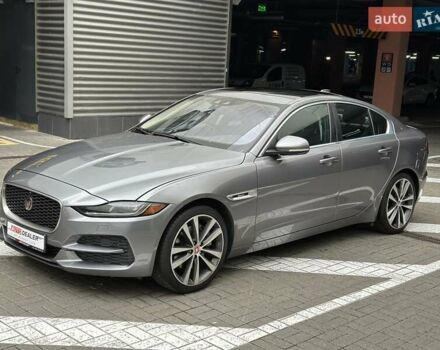 Серый Ягуар XE, объемом двигателя 2 л и пробегом 95 тыс. км за 21500 $, фото 3 на Automoto.ua