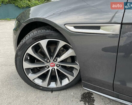 Сірий Ягуар XE, об'ємом двигуна 2 л та пробігом 42 тис. км за 29999 $, фото 5 на Automoto.ua