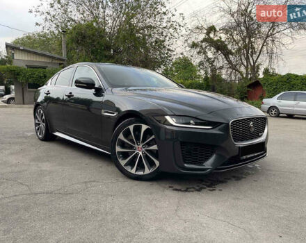 Сірий Ягуар XE, об'ємом двигуна 2 л та пробігом 42 тис. км за 29999 $, фото 1 на Automoto.ua