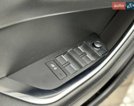 Серый Ягуар XE, объемом двигателя 2 л и пробегом 95 тыс. км за 21500 $, фото 19 на Automoto.ua