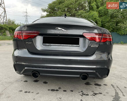 Сірий Ягуар XE, об'ємом двигуна 2 л та пробігом 42 тис. км за 29999 $, фото 4 на Automoto.ua