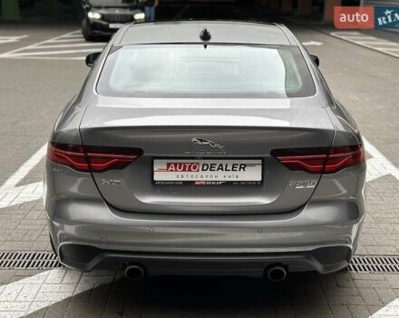 Серый Ягуар XE, объемом двигателя 2 л и пробегом 95 тыс. км за 21500 $, фото 11 на Automoto.ua