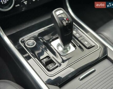 Серый Ягуар XE, объемом двигателя 2 л и пробегом 95 тыс. км за 21500 $, фото 33 на Automoto.ua