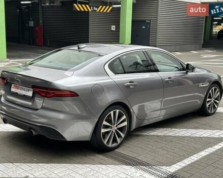Серый Ягуар XE, объемом двигателя 2 л и пробегом 95 тыс. км за 21500 $, фото 12 на Automoto.ua