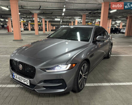 Серый Ягуар XE, объемом двигателя 2 л и пробегом 85 тыс. км за 21300 $, фото 1 на Automoto.ua