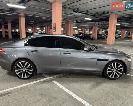 Серый Ягуар XE, объемом двигателя 2 л и пробегом 85 тыс. км за 21300 $, фото 6 на Automoto.ua