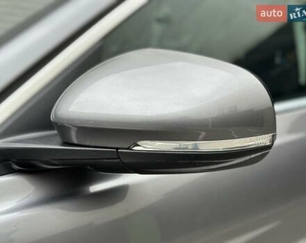 Серый Ягуар XE, объемом двигателя 2 л и пробегом 95 тыс. км за 21500 $, фото 5 на Automoto.ua