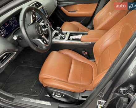 Сірий Ягуар XE, об'ємом двигуна 2 л та пробігом 42 тис. км за 29999 $, фото 7 на Automoto.ua