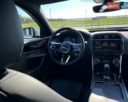 Серый Ягуар XE, объемом двигателя 2 л и пробегом 23 тыс. км за 28700 $, фото 12 на Automoto.ua