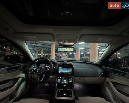 Серый Ягуар XE, объемом двигателя 2 л и пробегом 85 тыс. км за 21300 $, фото 12 на Automoto.ua