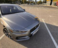 Серый Ягуар XE, объемом двигателя 2 л и пробегом 93 тыс. км за 19999 $, фото 2 на Automoto.ua